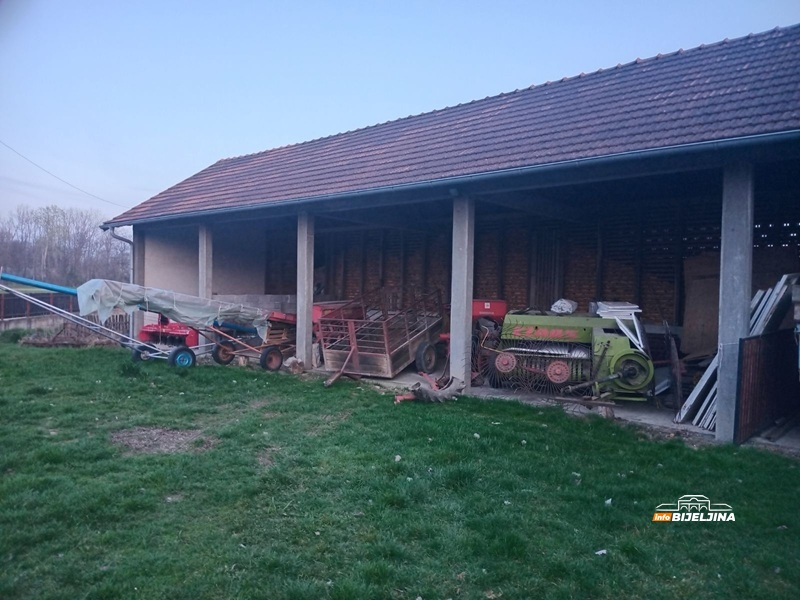 Ugledni Semberac (73) sa suprugom obrađuje 22 hektara: “Dok god mogu, neću dozvoliti da mi oranice zarastaju” (FOTO)