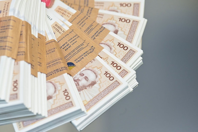 Građani BiH sve više žive na kredit: Banke bilježe rast potražnje, a očekuje se i novi talas zaduživanja