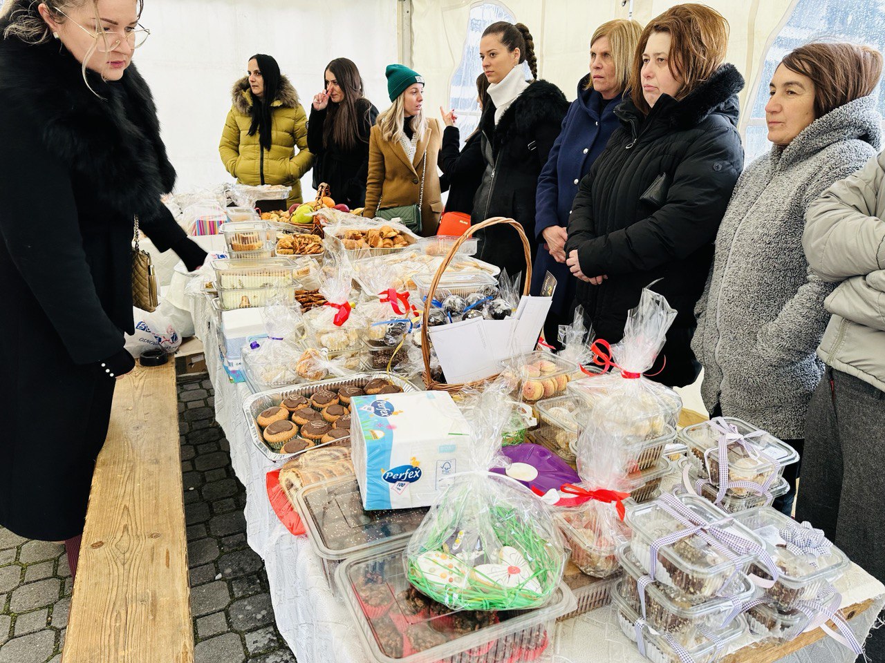 “ZAJEDNO ZA PETRA” RiTE Ugljevik podržao humanitarni bazar za pomoć Petru Tanackoviću