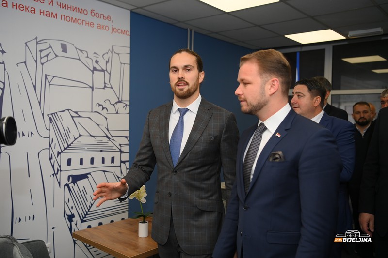 U Bijeljini otvorene prostorije Pokreta Sigurna Srpska, Stanivuković poručio: “Važno je da je narod s nama” (FOTO)