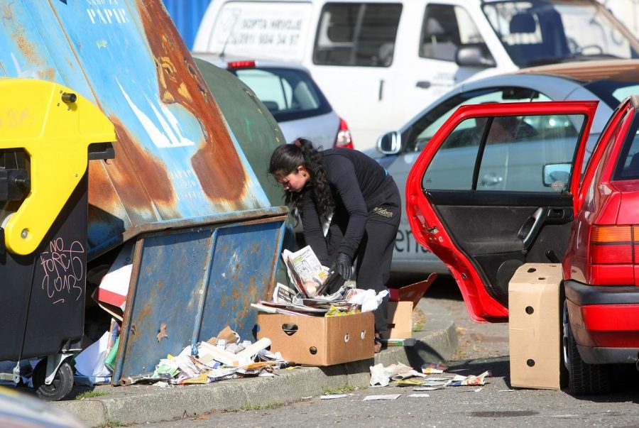 Prvi dan škole u BiH: Neki u klupe, neki na ulicu da skupljaju karton