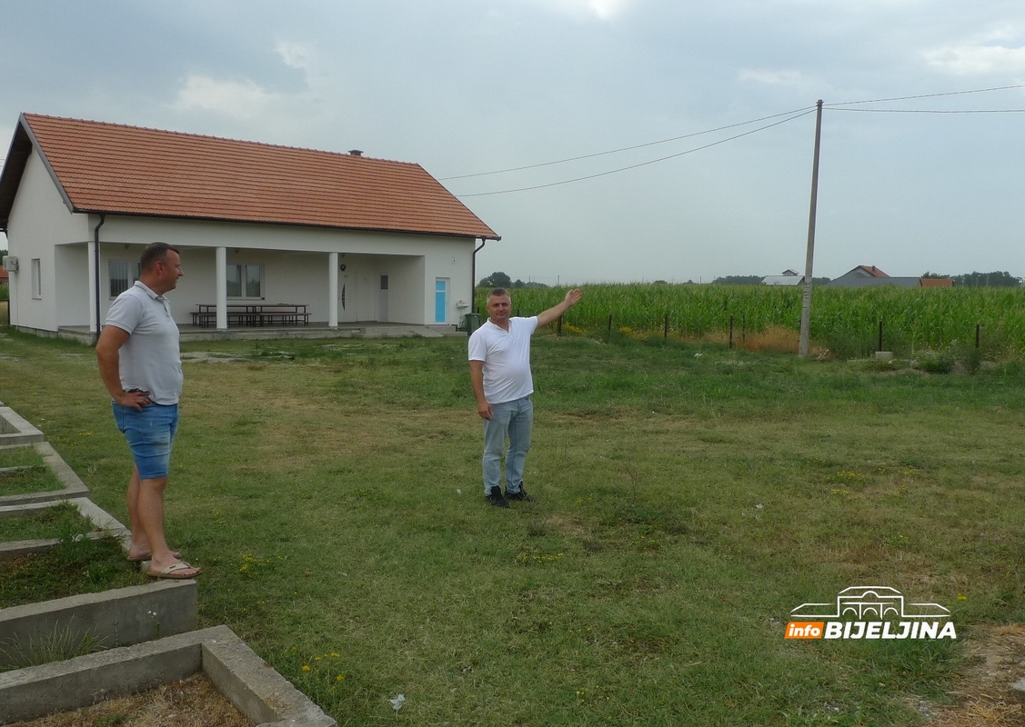 Na groblju u Batkoviću slobodno još samo desetak grobnih mjesta (FOTO)