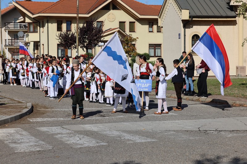 Festival folklora u Ugljeviku okupio oko 200 djece i čuvara narodne tradicije (FOTO)