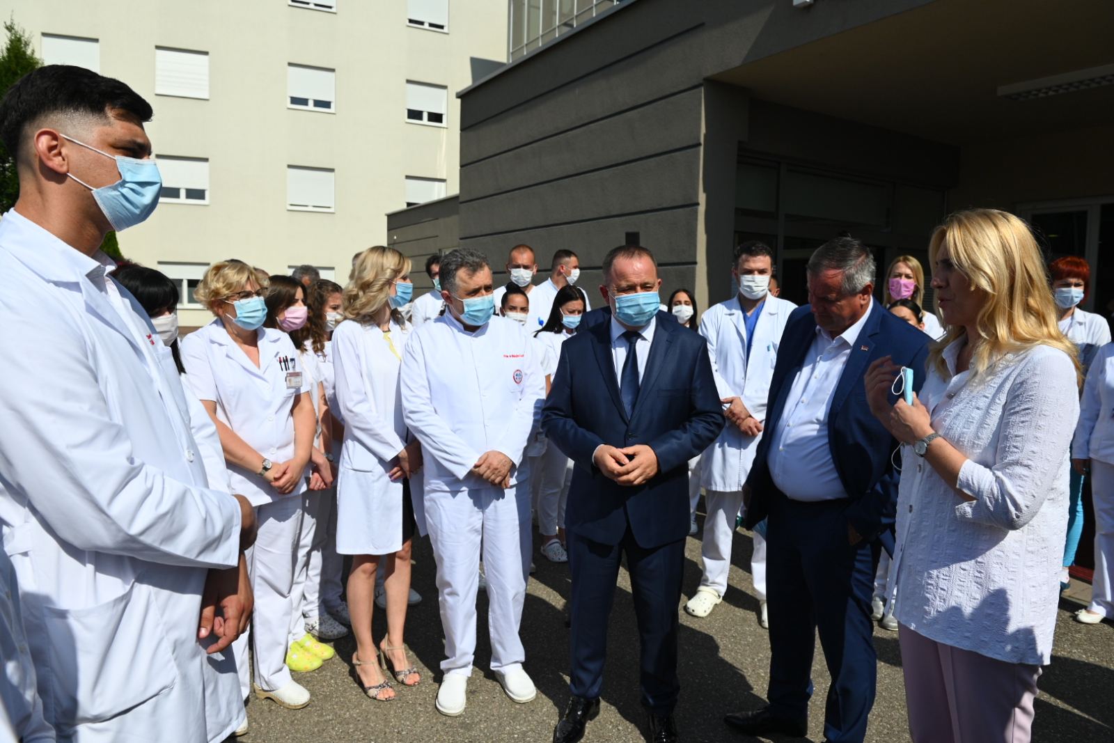 Predsjednica i premijer Srpske posjetili bijeljinsku Bolnicu i Dom zdravlja