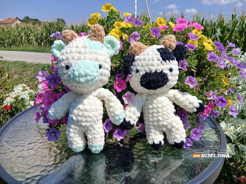 Djevojčica iz Ugljevika pravi unikatne igračke od vunice: Na jednu “potroši” četiri sata, zaradi džeparac (FOTO)