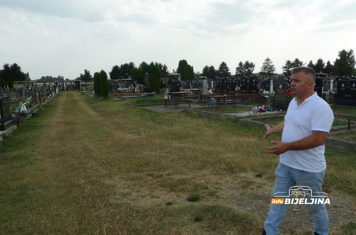Na groblju u Batkoviću slobodno još samo desetak grobnih mjesta (FOTO)