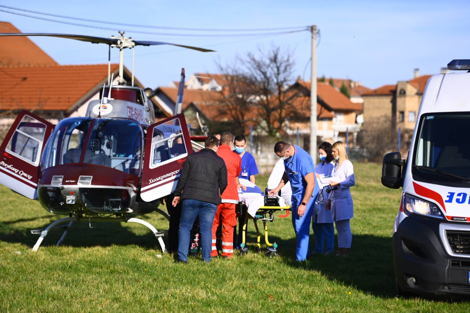 Pacijent helikopterom hitno transportovan iz Trebinja u Bijeljinu (VIDEO)