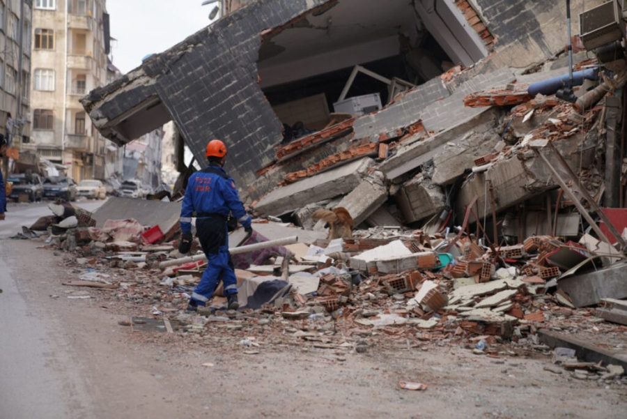 Brat ih je našao ZAGRLJENE U KREVETU: Bračni par došao u Tursku da zasnuje porodicu, pa poginuo u zemljotresu (FOTO)