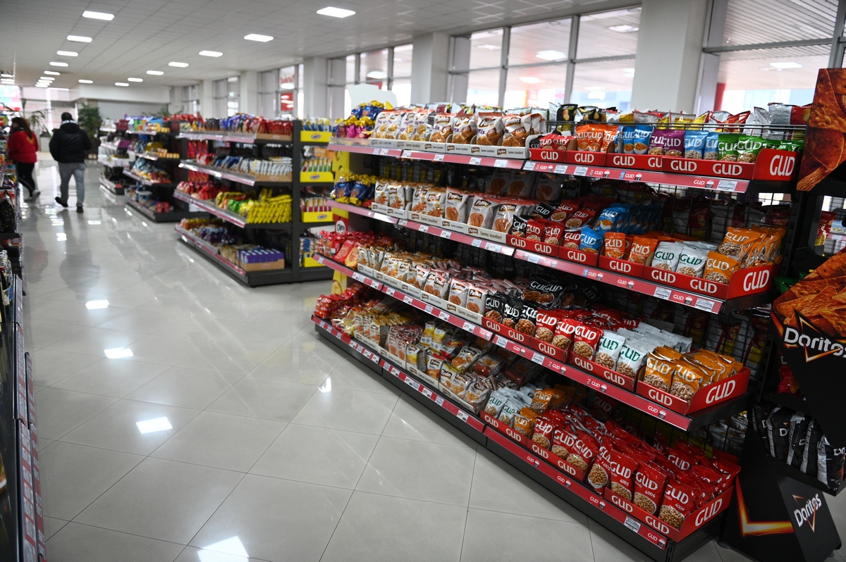 Nešković pumpa u Sremskoj ulici bogatija za market: Kupcima akcijske cijene za praznike