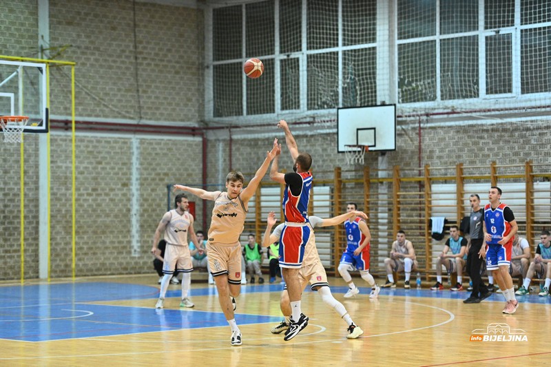 U dramatičnoj završnici Budućnost savladala Radnik i plasirala se u finale (FOTO)