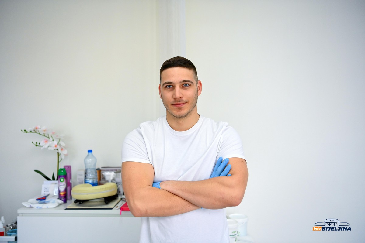 Fizioterapeut iz Novog Sada Bogdan Budimir na usluzi Bijeljincima, interesovanje ogromno (FOTO)