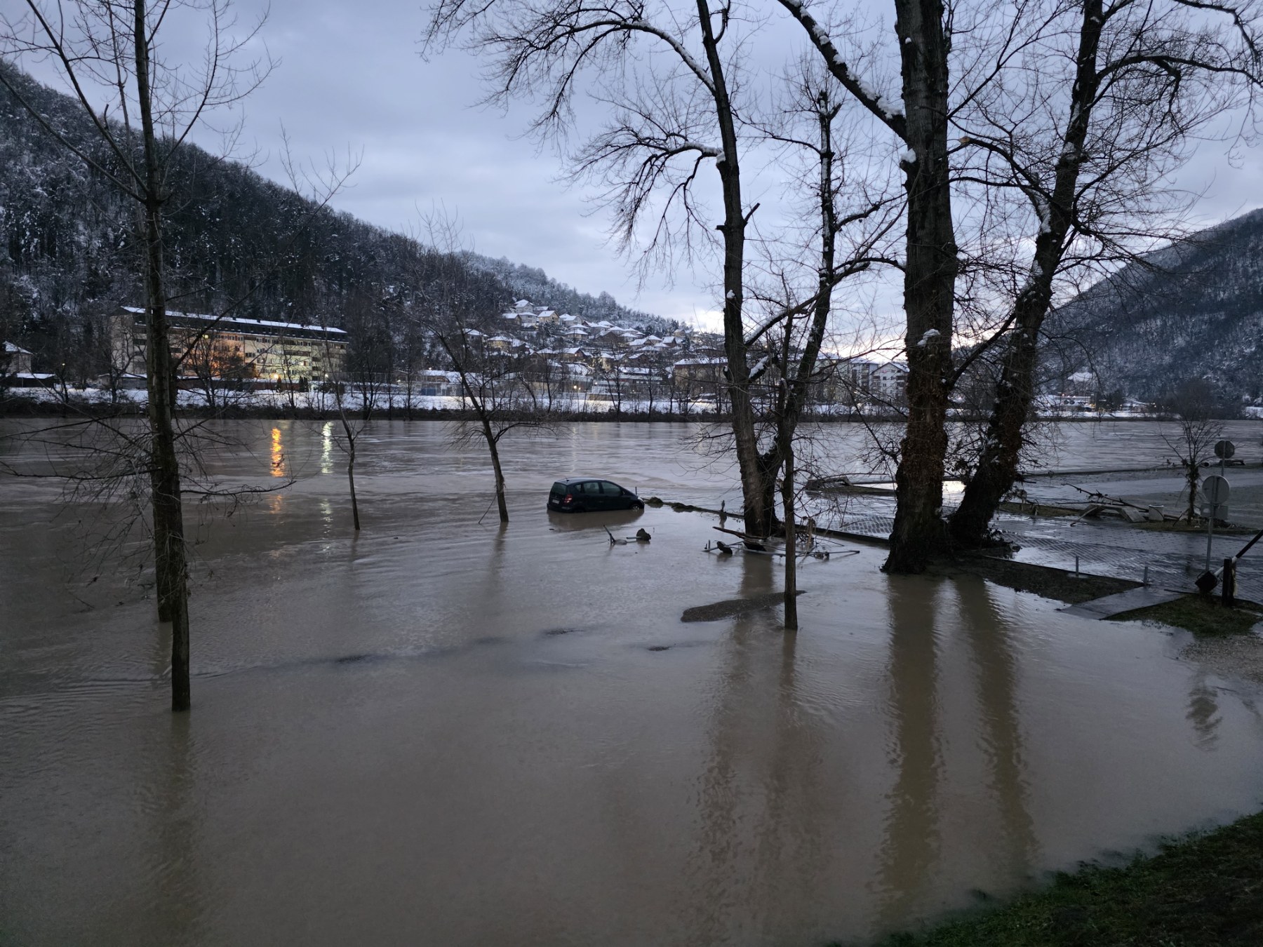 Drina u Zvorniku se povlači u svoje korito