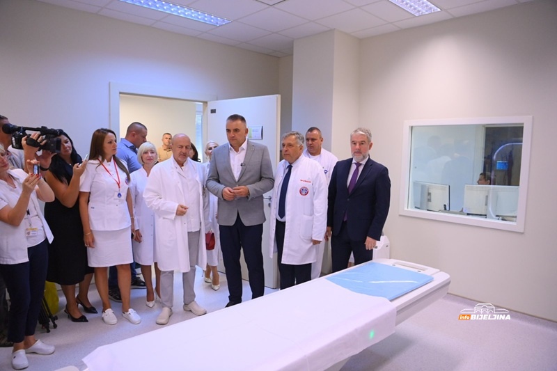 Novi CT aparat pušten u rad u Bijeljini: Minić i Šeranić najavili novu eru dijagnostike u Bolnici „Sveti Vračevi“ (FOTO)