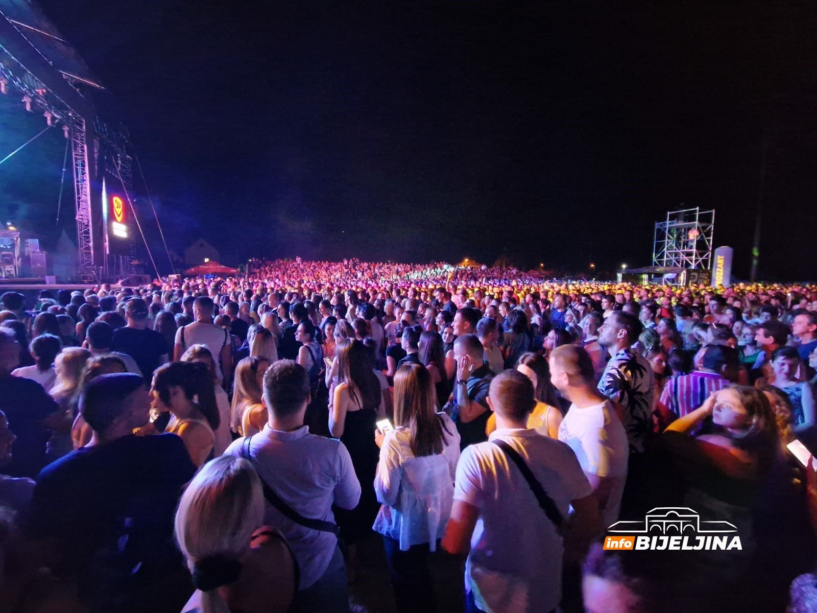 Koncert decenije u Bijeljini: Čolićeve bezvremenske hitove uglas pjevali obožavaoci svih generacija (FOTO, VIDEO) 