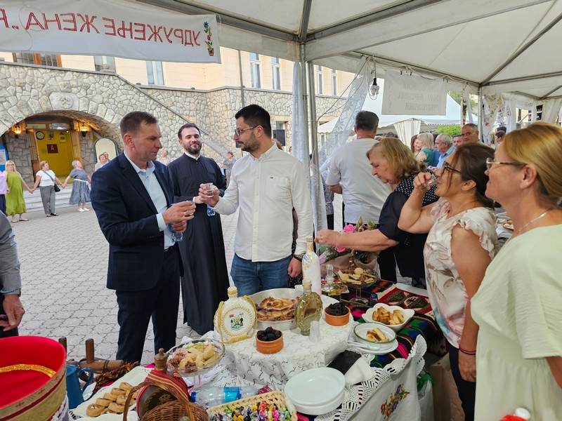 Vidovdanski sabor rukotvorina u Ugljeviku: Pregršt djela zlatnih ruku (FOTO)