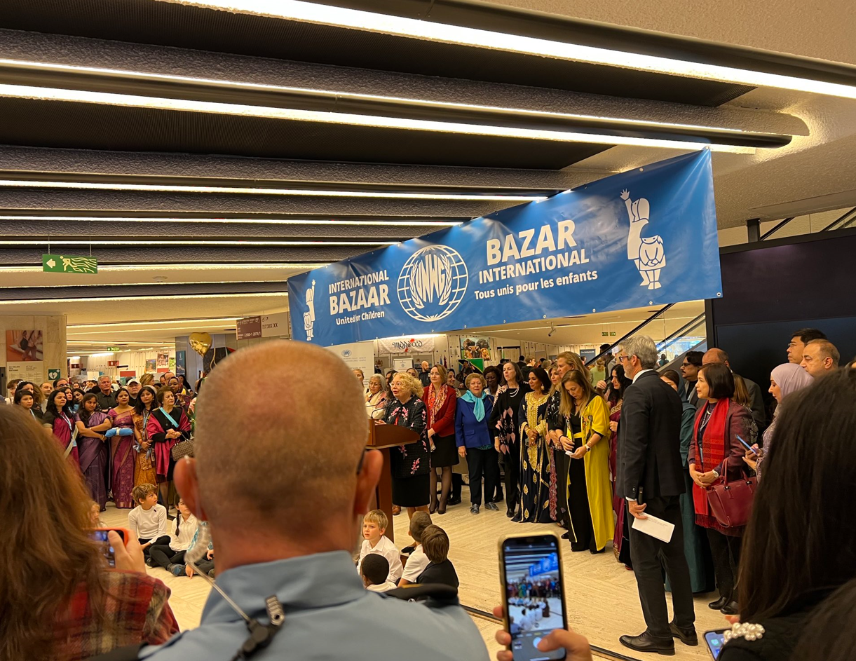 Humanitarni bazar Saveza žena UN-a u Beču: Na štandu liker iz Bijeljine, med iz Posavine, majevička rakija…