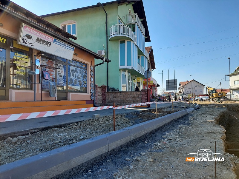 Obišli smo radove na prvoj fazi rekonstrukcije Ulice Stefana Dečanskog: Toplo vrijeme ubrzalo posao (FOTO)