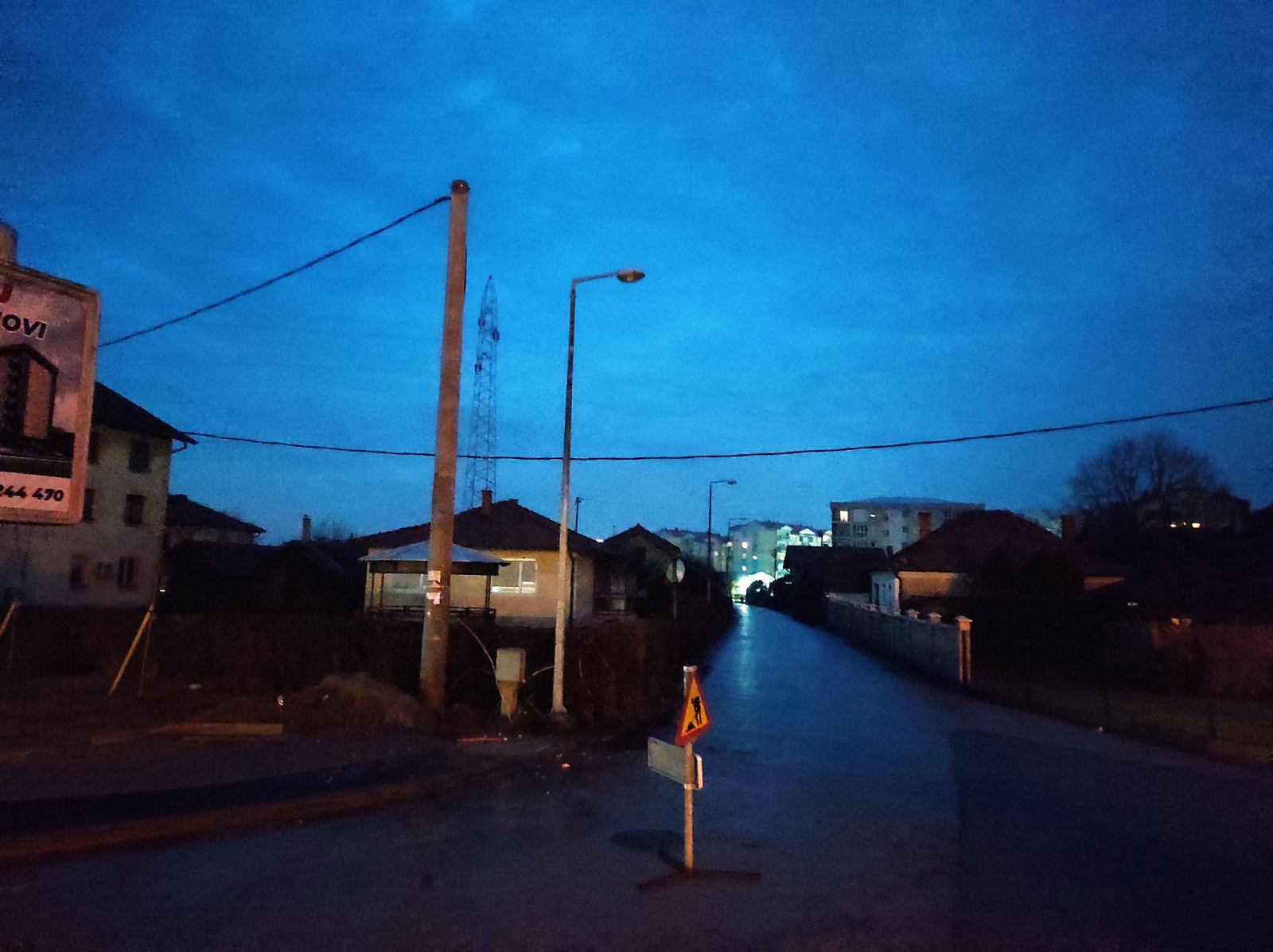 Bijeljinska ulica bez javne rasvjete: Djeca krenula u školu, roditelji zabrinuti (FOTO)