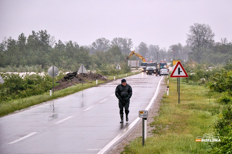 Deset godina od katastrofalnih poplava u Semberiji – prizori koji se ne zaboravljaju lako (FOTO)