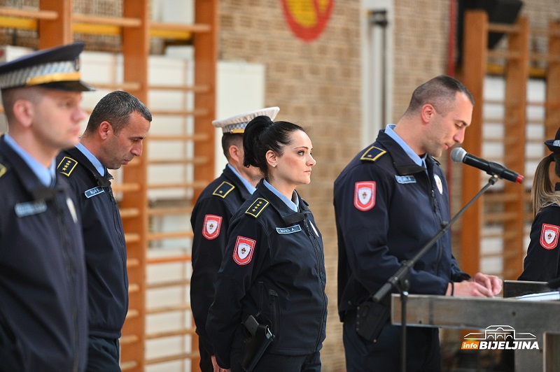 Bijeljina: Promovisana Srednja škola unutrašnjih poslova, trenutno potrebno stotine policajaca (FOTO)