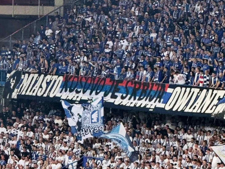 Navijači Leha poručili: „Kosovo je Srbija“ (FOTO)