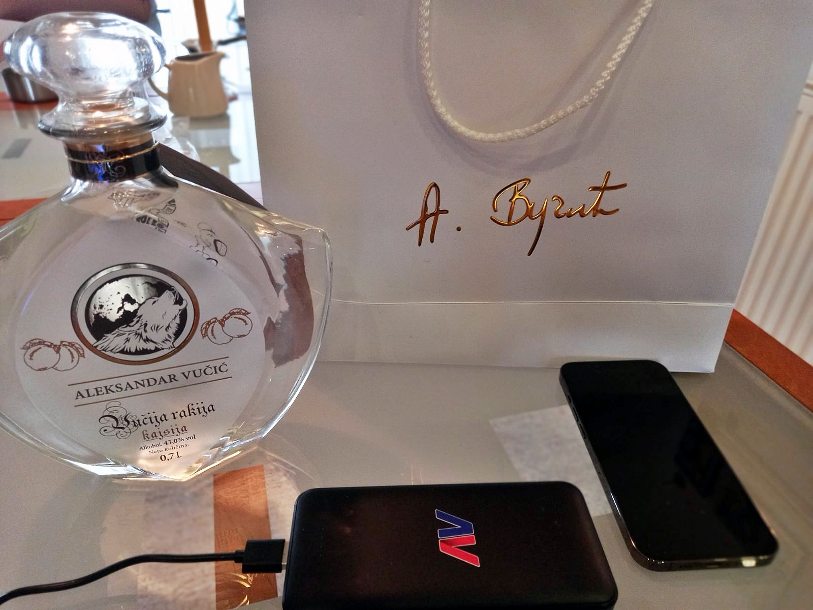 Sportski komentator iz Bijeljine Mladen Stojanović dobio nagradu od predsjednika Srbije Aleksandra Vučića (VIDEO)