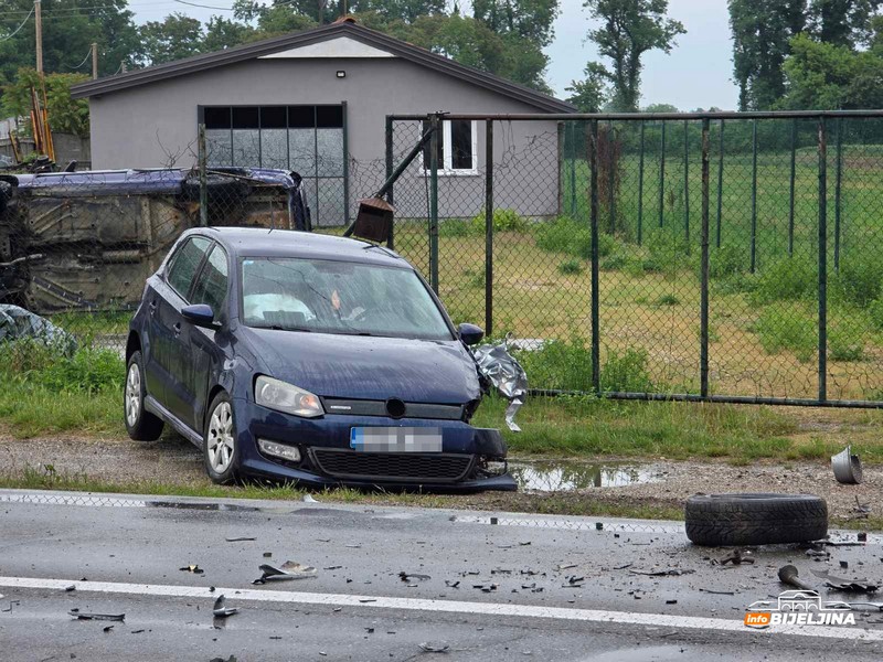 Nezgoda u Dvorovima kod Bijeljine, saobraćaj usporen (FOTO)