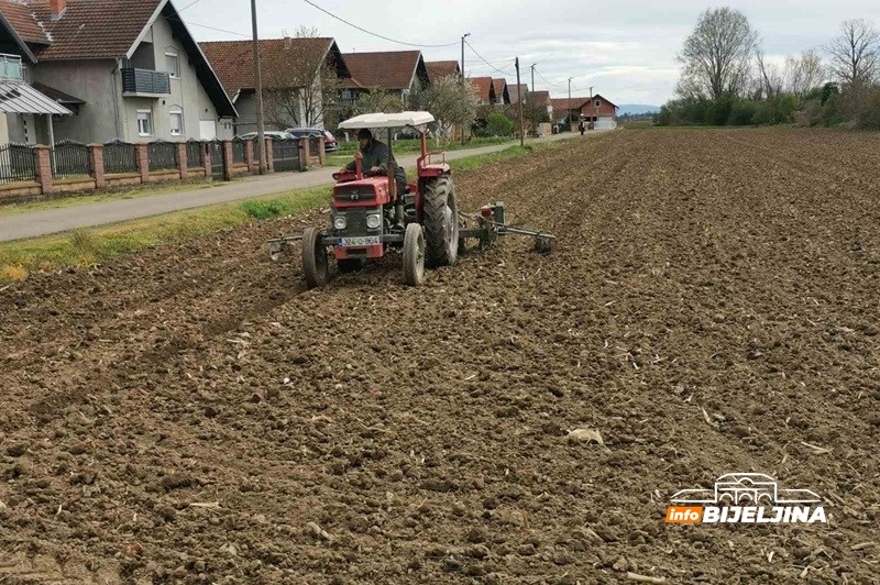 Natprosječne temperature podstakle semberske ratare da posao počnu ranije nego inače: Evo šta kaže struka