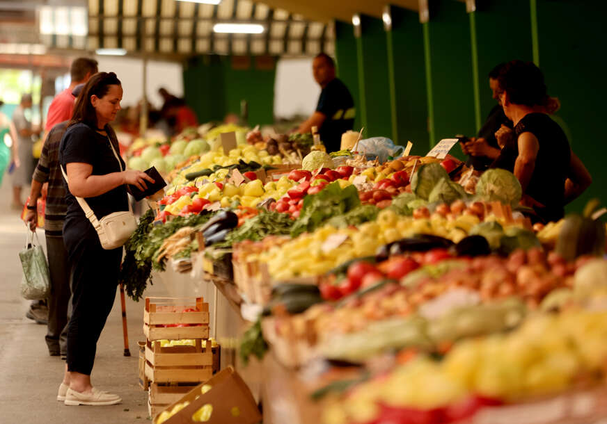 Cijene na pijacama zagrdile: Jedna NAMIRNICA UBJEDLJIVO NAJSKUPLJA, a evo koji su proizvodi OTIŠLI DUPLO