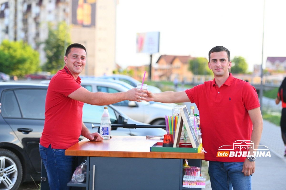 Milioneri mu okrenuli leđa, ali NIJE ODUSTAO: U Bijeljini ostvario ideju iz Beča, mini-biznis pokrenuo na triciklu (FOTO)