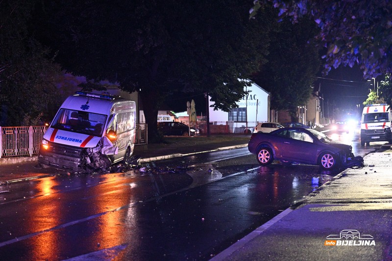 Još jedan težak sudar u Bijeljini, učestvovalo i vozilo Hitne pomoći (FOTO, VIDEO)