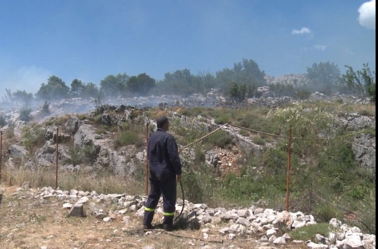 BUKTE POŽARI: Vatrogasci i policija u Hercegovini apeluju na građane