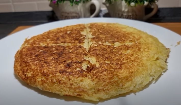 IZLIVENA PITA SA KUPUSOM I KROMPIROM: Pomiješajte sastojke i ispržite u tiganju, ništa lakše