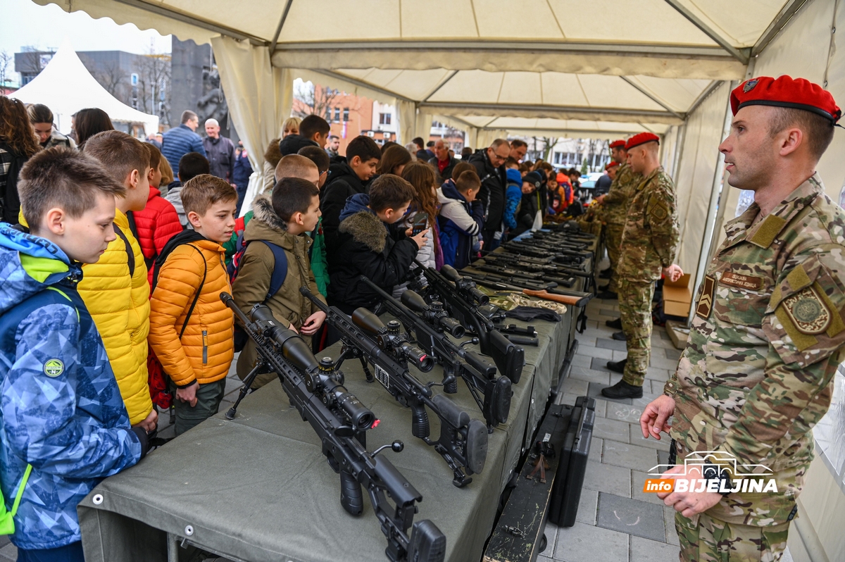 Lukač u posjeti Bijeljini: Moramo da ulažemo u Policiju i našu bezbjednost (FOTO)