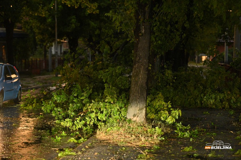 Pogledajte posljedice snažnog nevremena u Bijeljini (FOTO, VIDEO)