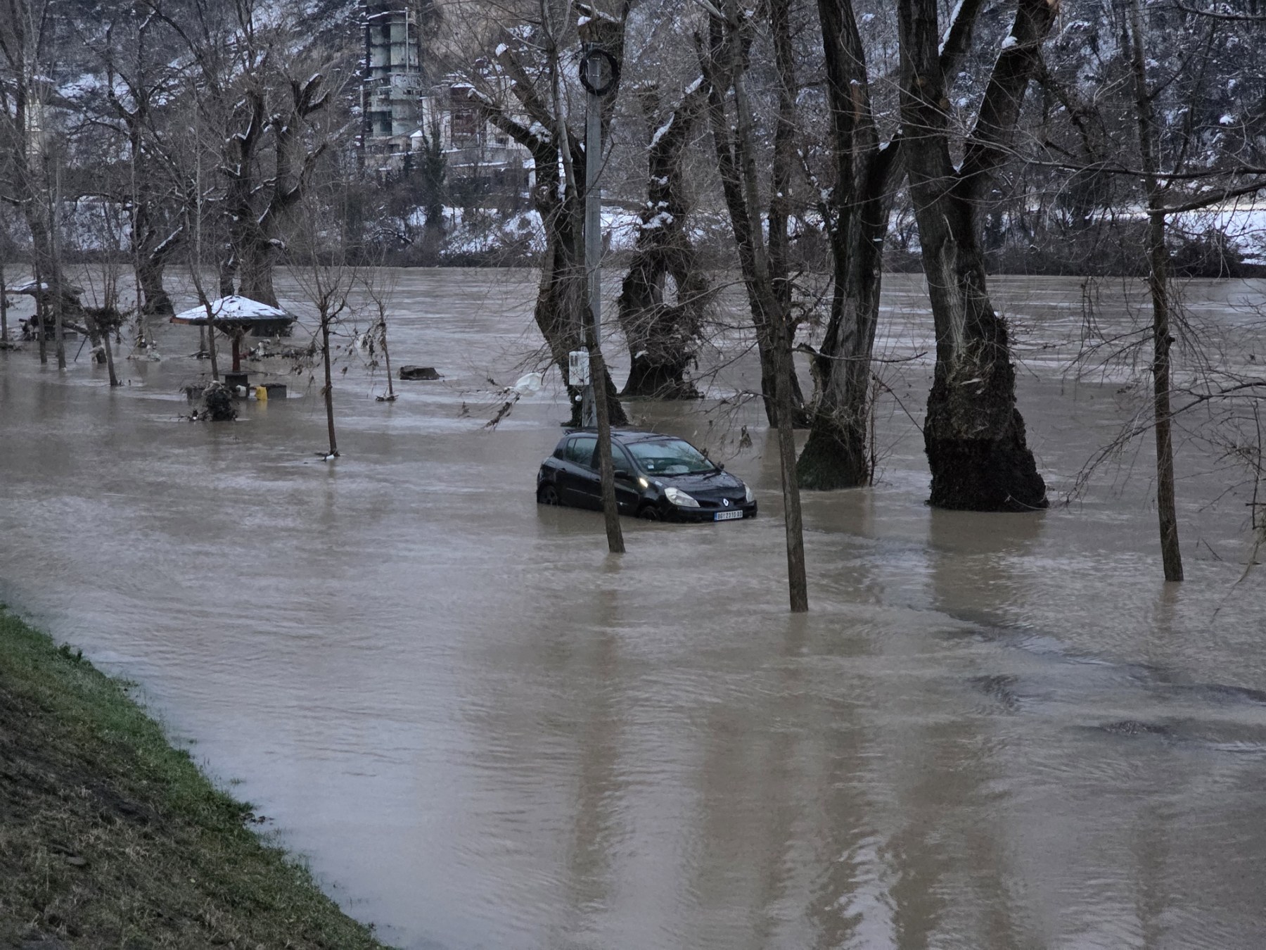 Drina u Zvorniku se povlači u svoje korito
