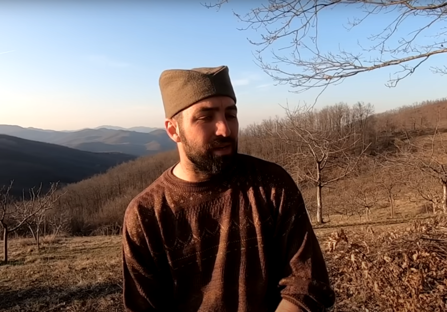 Milan (31) živi sam u selu, i nema namjeru da se vrati u grad