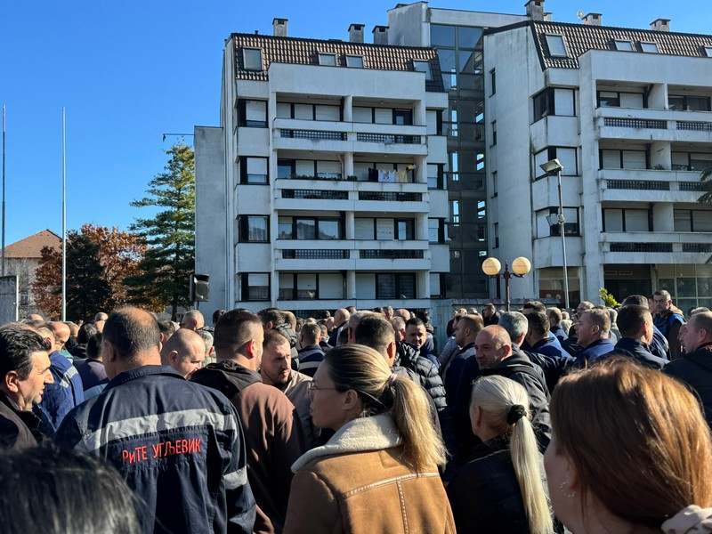 Ugljevik: Protest radnika RiTE, obustava rada ostaje dok se ne ispune ovi zahtjevi (FOTO)
