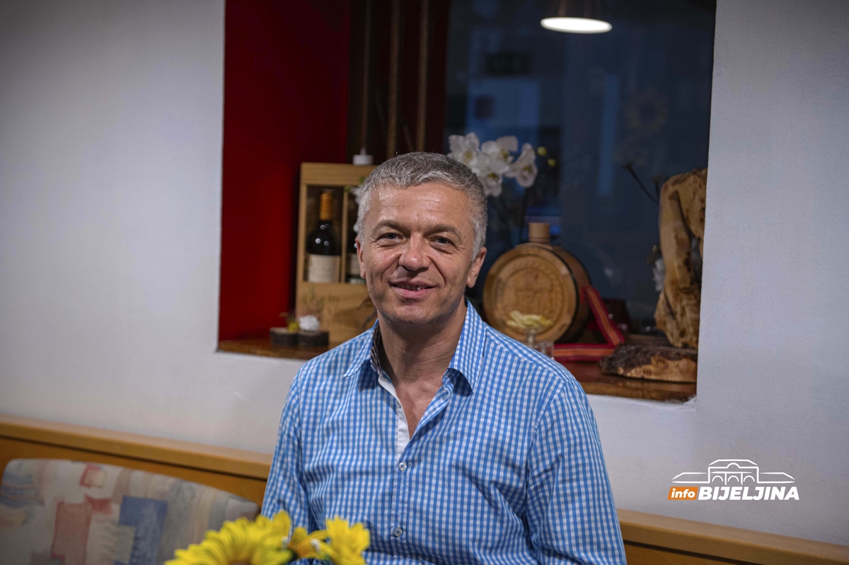 Fotograf iz Bijeljine uspješan u Beču: Od vojničkih zakletvi do poznatih političara (FOTO)