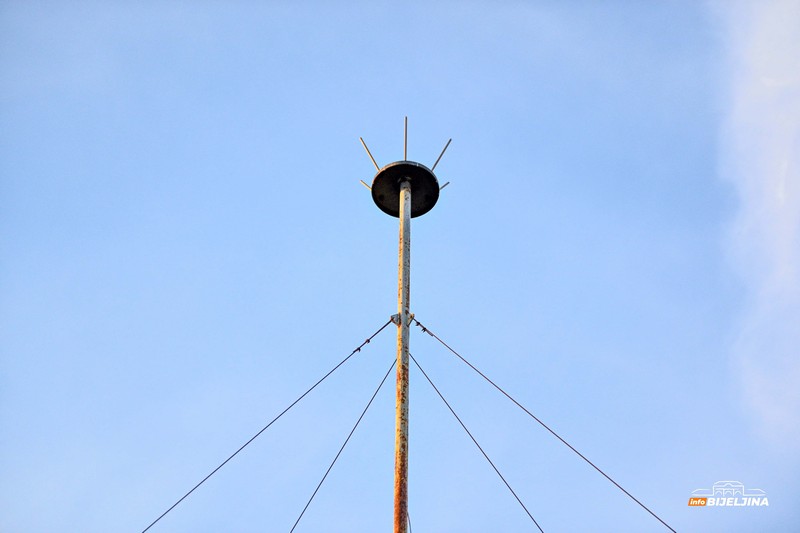 Bijeljina: Žele da uklone radioaktivni gromobran, ali ne zna se ko je nadležan (FOTO)