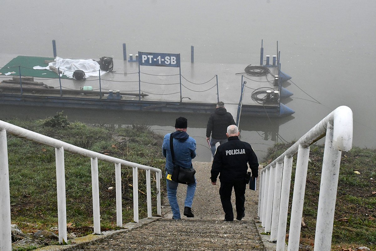 Skočio u ledenu Savu i spašavao migrante: 