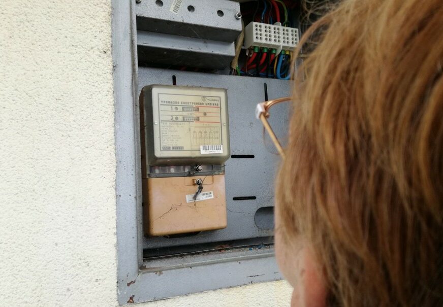 Računi za struju su drastično veći, šta uraditi da vas DODATNO NE OPLJAČKAJU (FOTO)