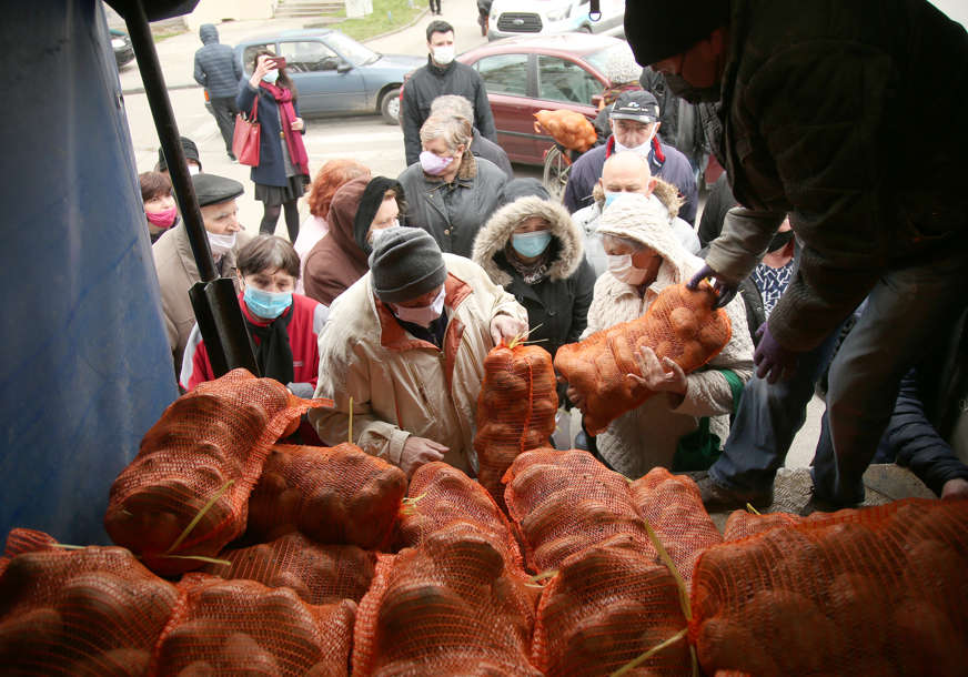 Cvjeta uvoz hrane, a naša TRUNE NA DEPONIJAMA: Domaći farmeri ne znaju šta će s proizvodima