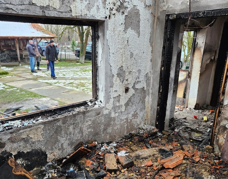 Solidarnost u Bijeljini: Od Fejsbuk statusa do nove kuće za Stojiće (FOTO)