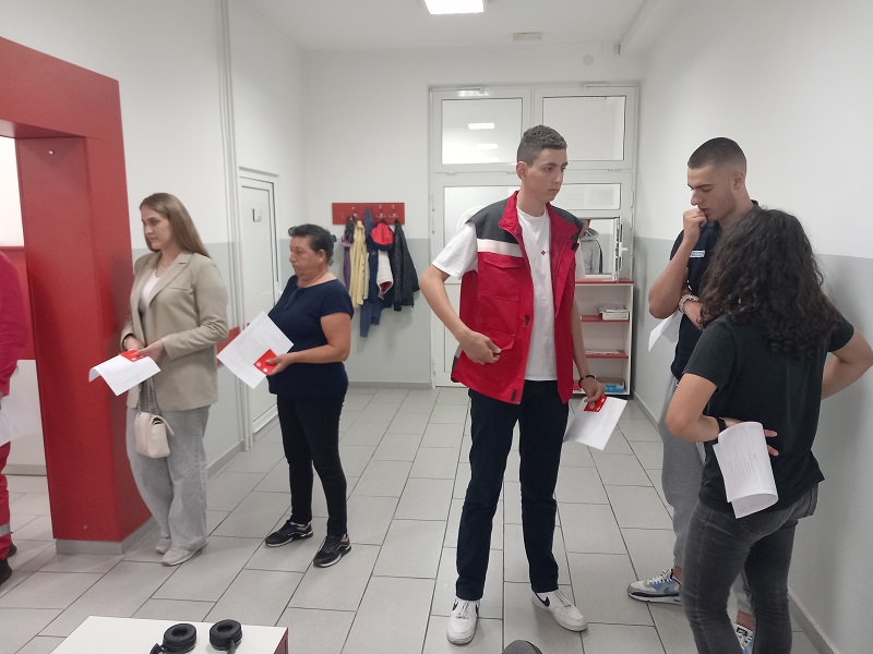 Nedelja Crvenog krsta u Bijeljini: Volonteri i građani darivali krv (FOTO)