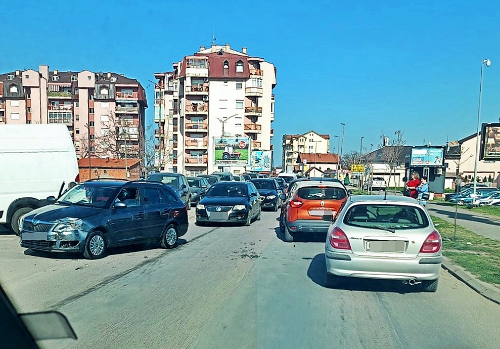 Udes u Bijeljini, gužva u saobraćaju (FOTO)