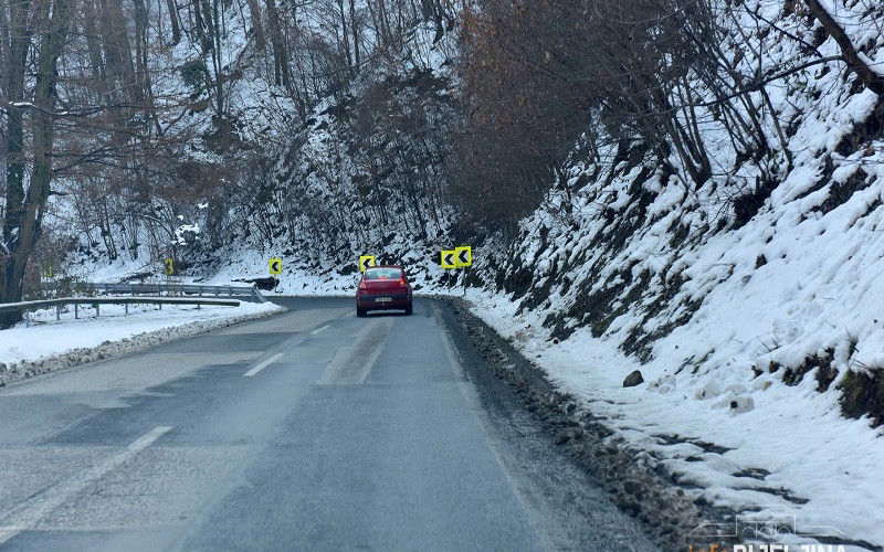Na kolovozu u višim krajevima ima ugaženog snijega