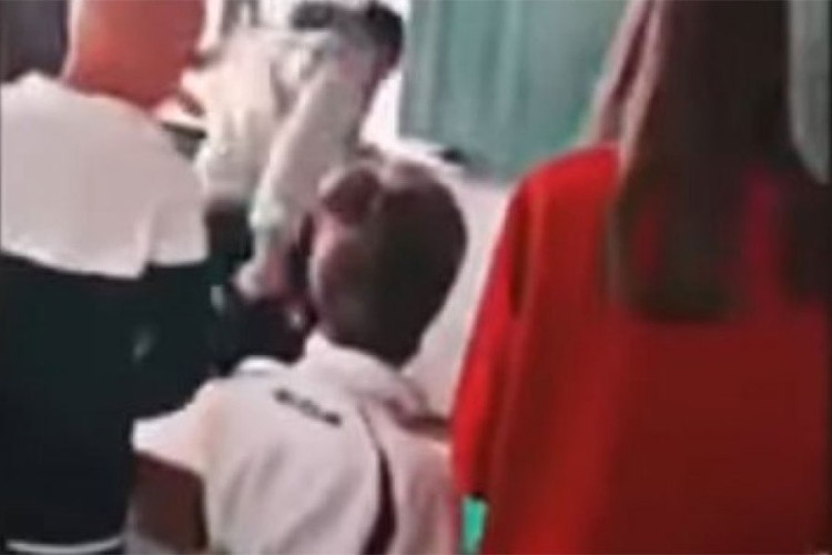 Nasilje u školi u Nevesinju: Sedmoro vršnjaka dječaka skidali, udarali i polivali duži period
