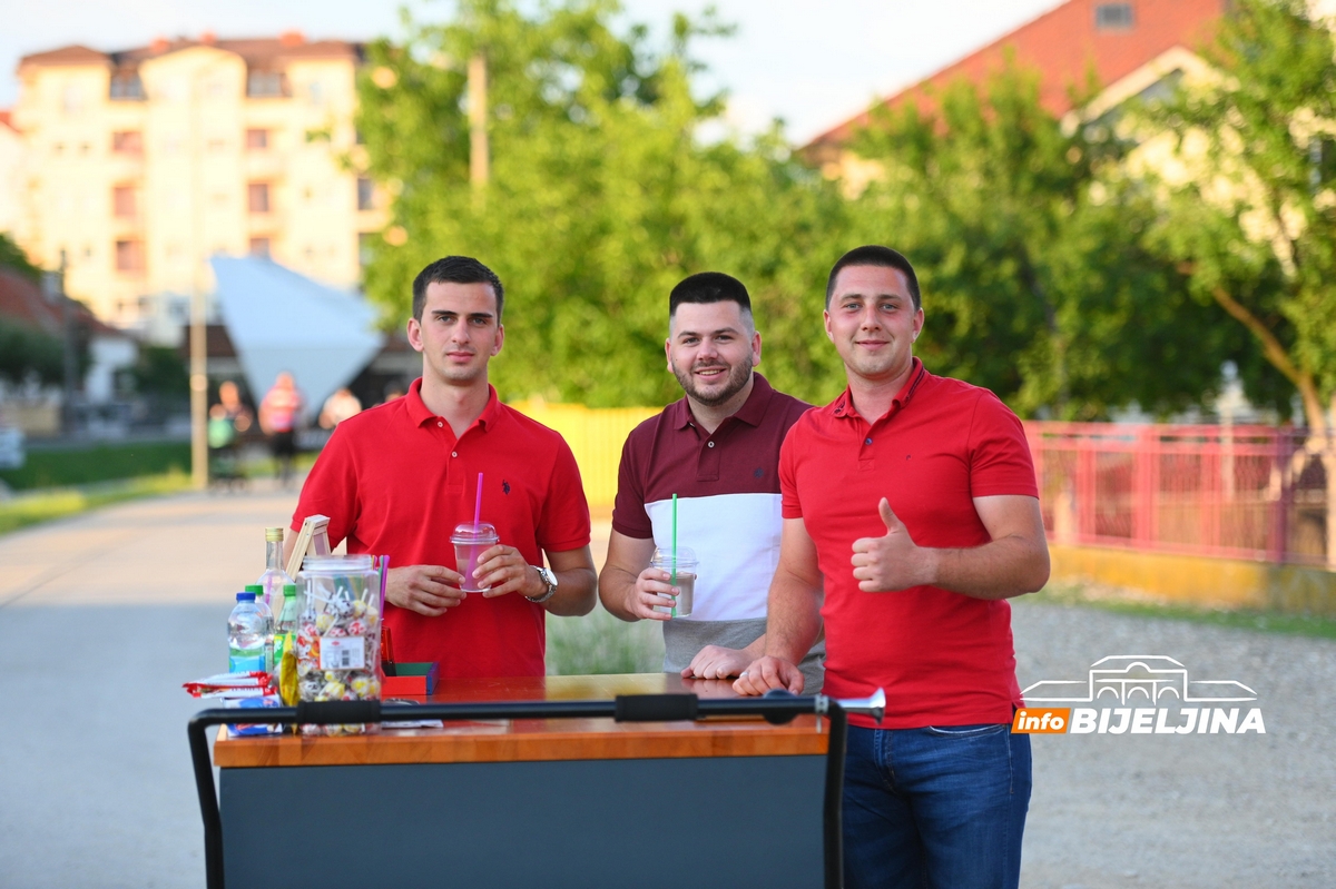 Milioneri mu okrenuli leđa, ali NIJE ODUSTAO: U Bijeljini ostvario ideju iz Beča, mini-biznis pokrenuo na triciklu (FOTO)