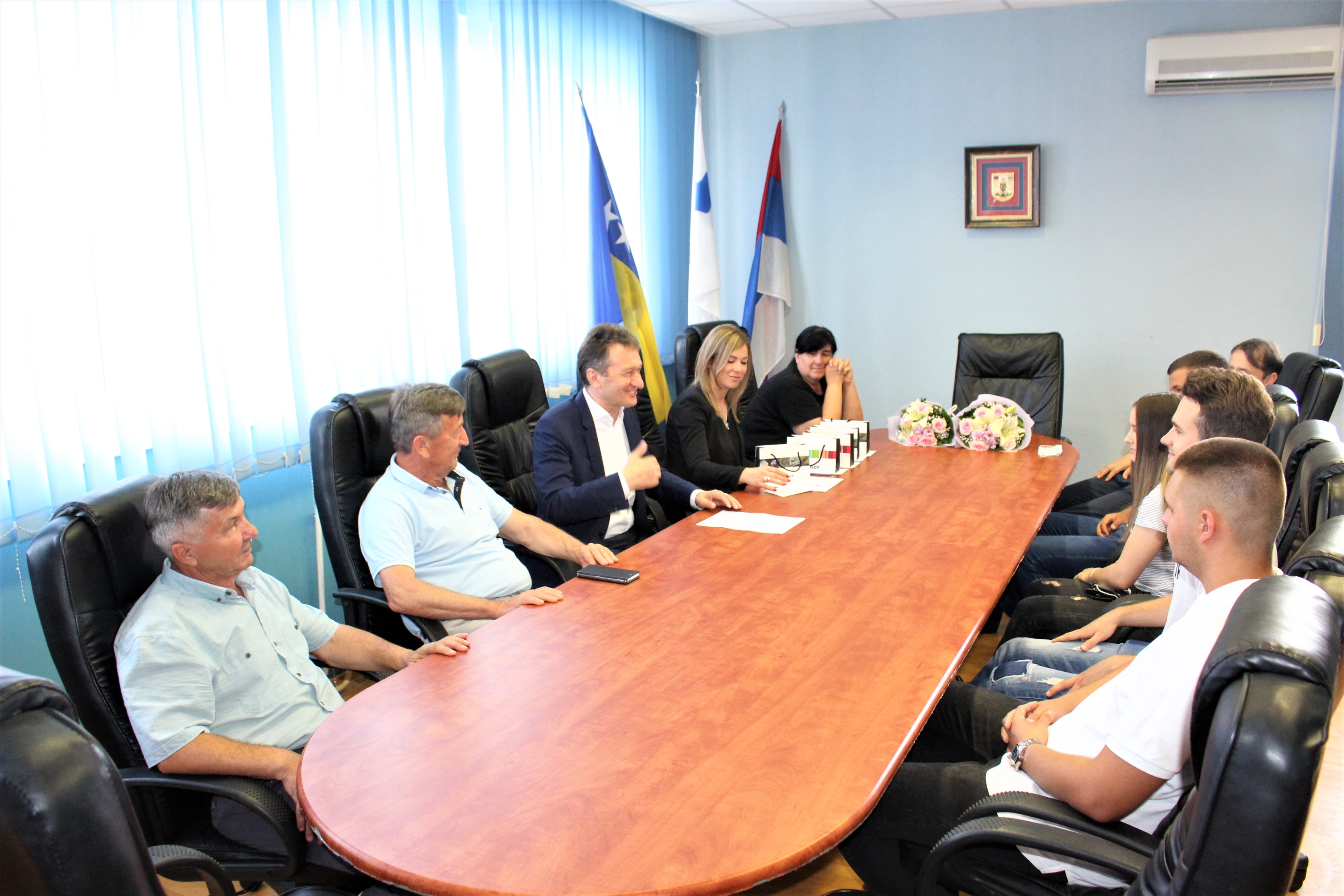 Novčano darovani najbolji srednjoškolci Ugljevika 